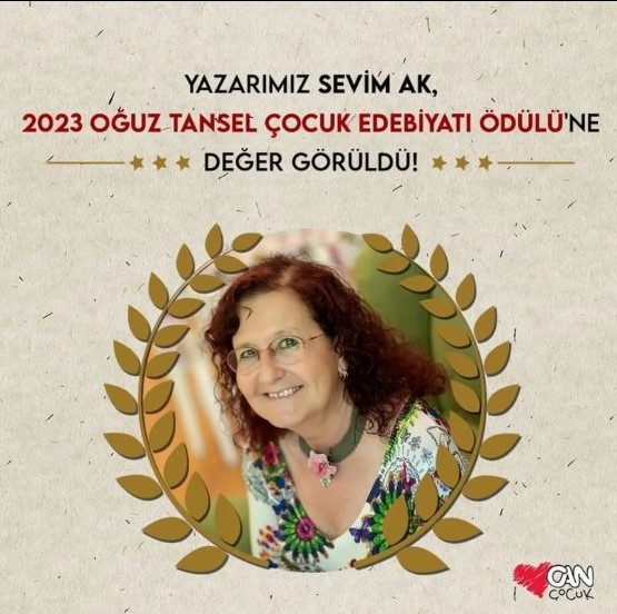 Edebiyatta 35. yılını kutlayan yazar Sevim Ak, Troya Folklor Araştırmaları Derneği'nin düzenlediği Troya Kültür Sanat Ödülleri kapsamında, Oğuz Tansel Çocuk Edebiyatı Ödülü'nün bu yılki sahibi oldu.