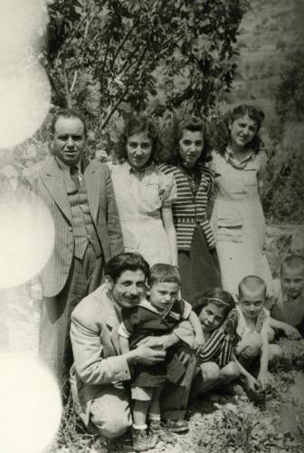 1944 Amasya, Oğuz Tansel ve Ülkün Tansel arkadaşlarıyla.