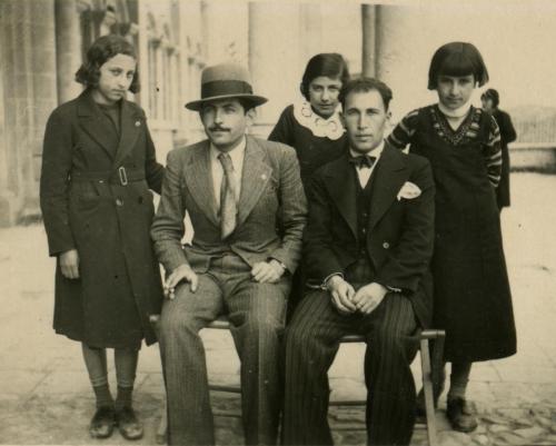 1935 Mardin, Oğuz Tansel ve öğrencileri.